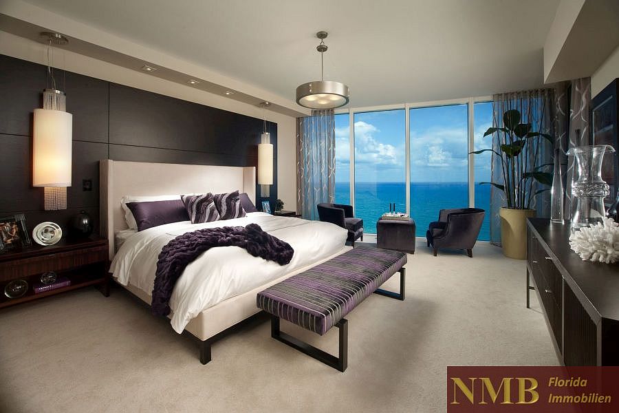 Immobilien in Florida Residence master bed room